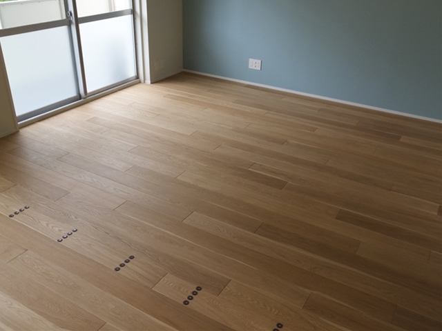 ナラ(オーク) 複合フローリング 3mm単板 床暖対応   オスモオイルクリア塗装 ABグレード 15×145×1818(mm) 1.58平米入