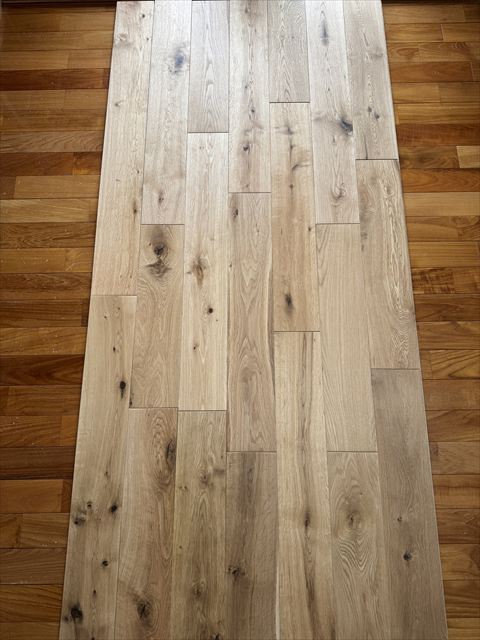 ナラ(オーク) 無垢フローリング 乱尺タイプ    オイルクリア塗装 節あり 15×120×乱尺(mm) 1.51平米入