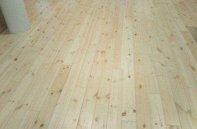 レッドパイン 無垢フローリング OPC(1枚板) 床暖対応   無塗装 節あり 15×110×1818(mm) 1.6平米入
