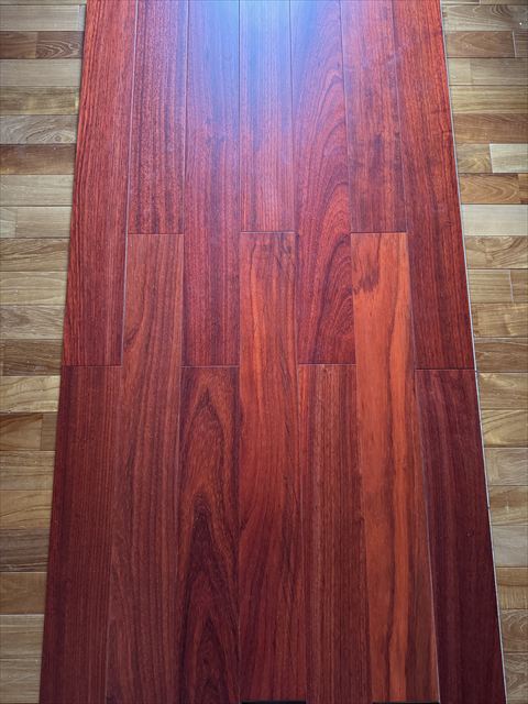 カリン(アフリカバドック) 複合フローリング 2mm単板 床暖対応 直貼用 重歩行 UVセラミック塗装 Aグレード 12×120×909(mm) 1.53平米入